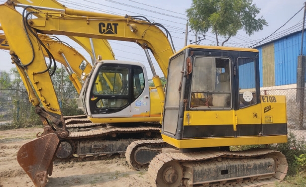 CAT E70B Excavator – 1