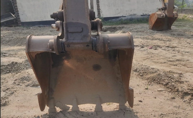 CAT E70B Excavator – 3