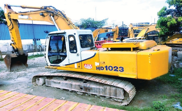 Kato HD1023LC – 1