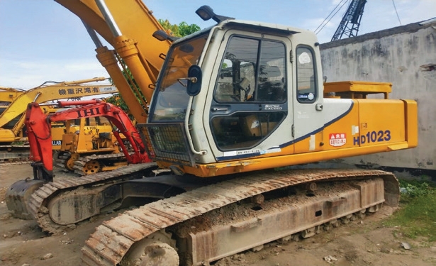 Kato HD1023LC – 3